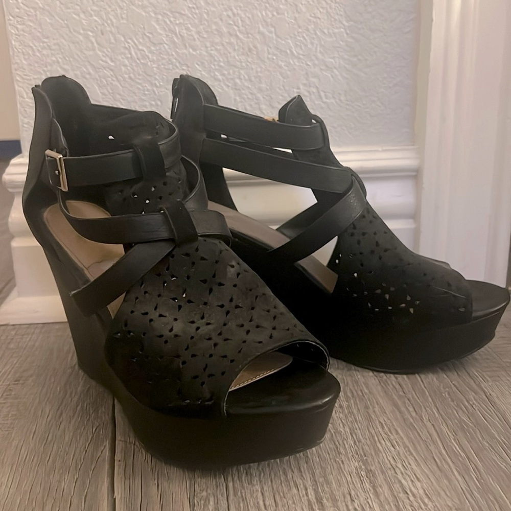 Report Black Wedge Sandal Heels